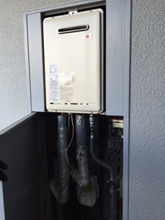 兵庫県 兵庫区 ガス給湯器取替え工事 現在 リンナイrux A1611w E 既存 リンナイrux A1611wo E 施工事例